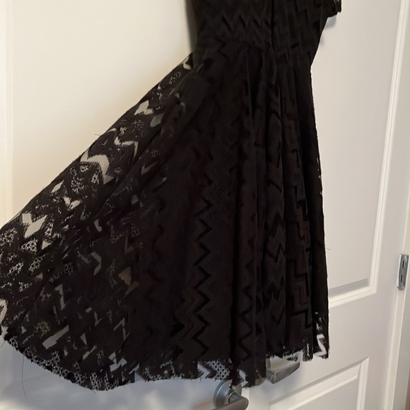 🔥Hot Pick🔥Brand New sandro embroidered dress with low neckline - Picture 10 of 10